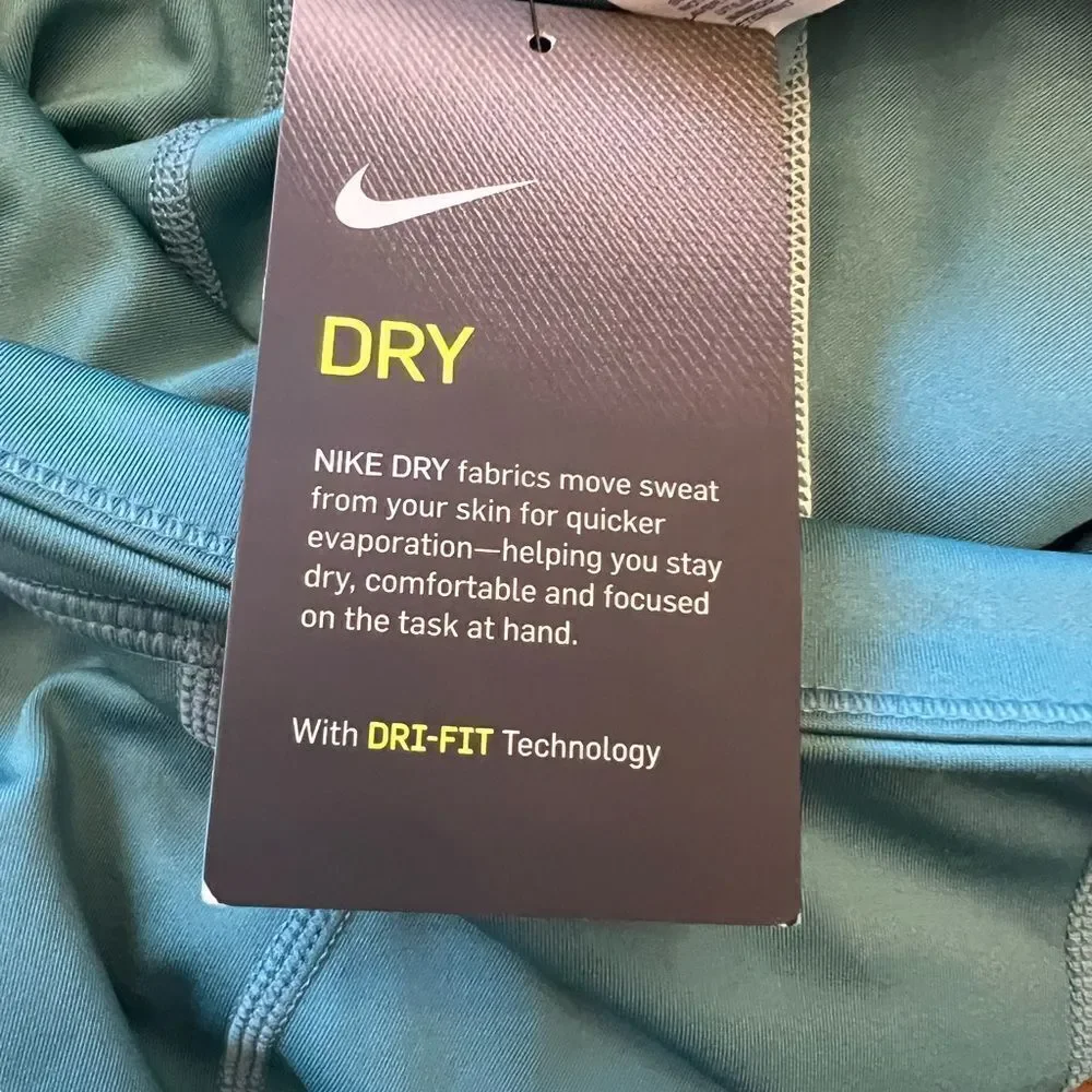 NWT Nike Dri-Fit girls two tone training leggings tights. Size XL. Tights fit.